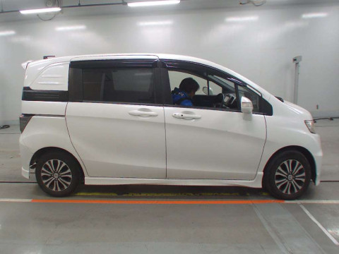 2014 Honda Freed Spike GB3[2]