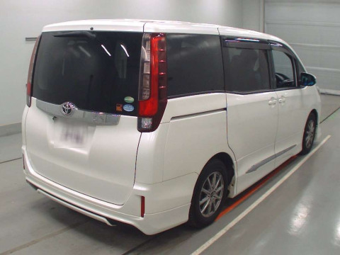 2014 Toyota Noah ZRR80G[1]