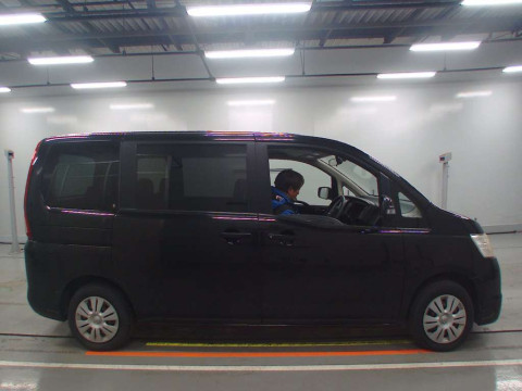 2010 Nissan Serena C25[2]