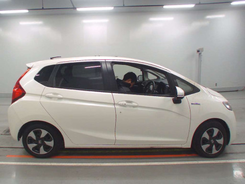 2015 Honda Fit Hybrid GP5[2]