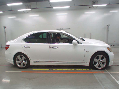 2007 Lexus LS UVF45[2]