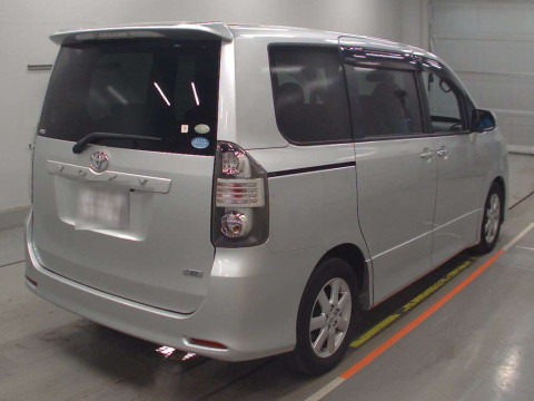 2009 Toyota Voxy ZRR75W[1]