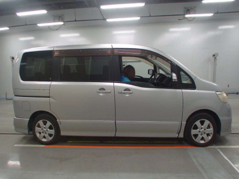 2009 Nissan Serena CC25[2]