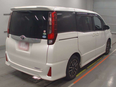 2014 Toyota Noah ZRR80W[1]