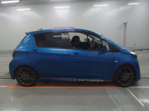 2014 Toyota Vitz NCP131[2]