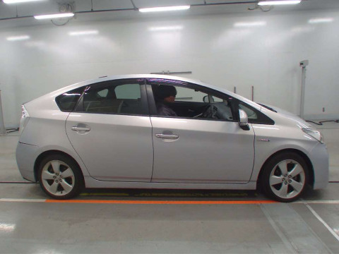 2012 Toyota Prius ZVW30[2]