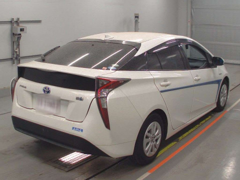 2016 Toyota Prius ZVW50[1]