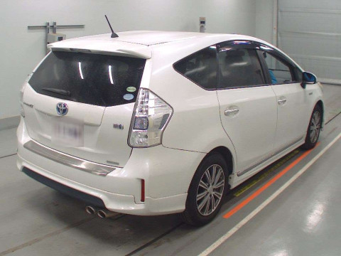 2014 Toyota Prius alpha ZVW41W[1]