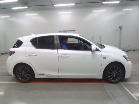 2013 Lexus CT ZWA10[2]