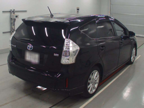 2013 Toyota Prius alpha ZVW40W[1]