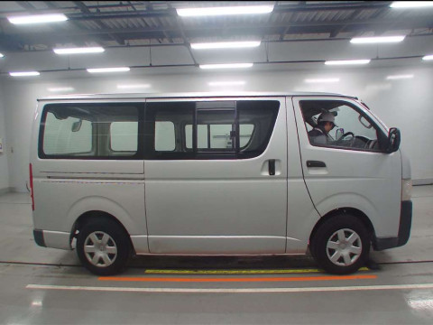 2005 Toyota Hiace Van KDH200V[2]