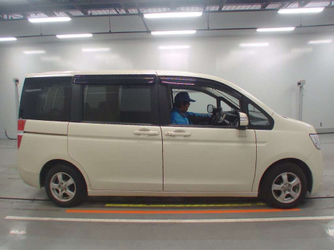 2009 Honda Step WGN RK1[2]