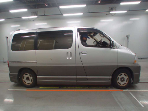 1999 Toyota Grand Hiace VCH16W[2]