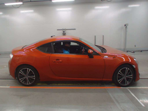 2012 Toyota 86 ZN6[2]