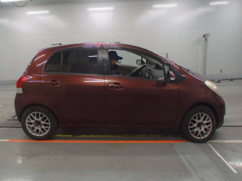 2009 Toyota Vitz SCP90[2]