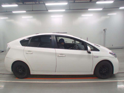 2013 Toyota Prius ZVW30[2]