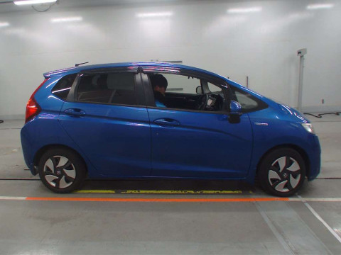 2013 Honda Fit Hybrid GP5[2]