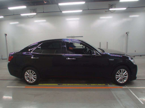 2013 Toyota Crown Hybrid AWS210[2]