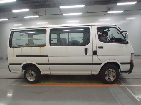 2004 Toyota Hiace Van TRH112V[2]