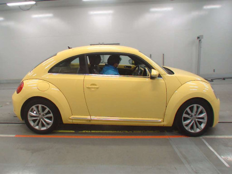 2012 Volkswagen Beetle 16CBZ[2]