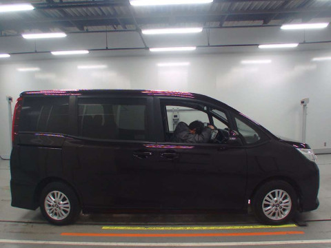 2015 Toyota Noah ZRR80G[2]