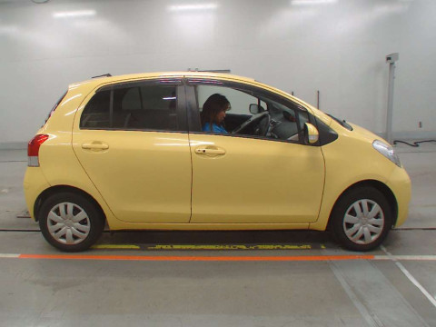 2009 Toyota Vitz SCP90[2]