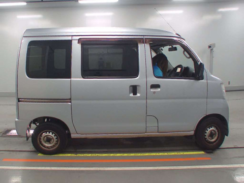 2013 Daihatsu Hijet Cargo S321V[2]