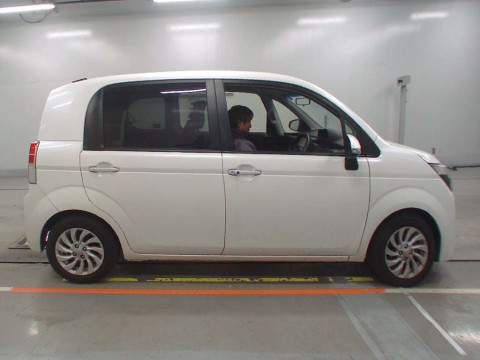 2014 Toyota Spade NCP141[2]