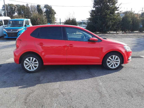 2017 Volkswagen Polo 6RCJZ[2]