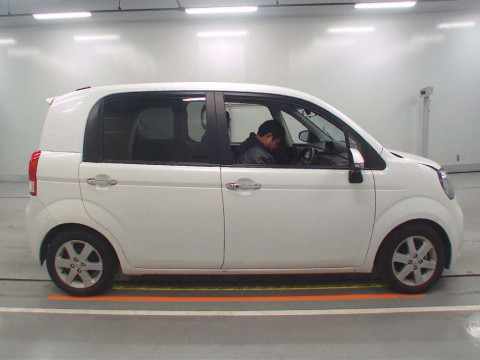 2013 Toyota Porte NCP141[2]