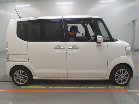 2017 Honda N-BOX JF1[2]