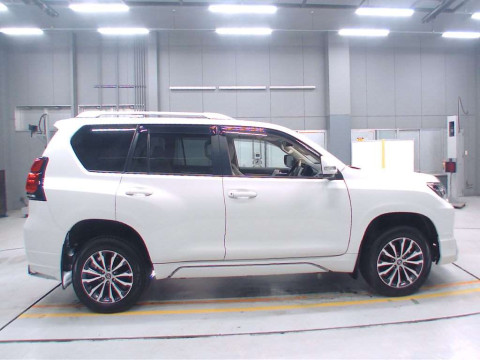 2020 Toyota Land Cruiser Prado TRJ150W[2]