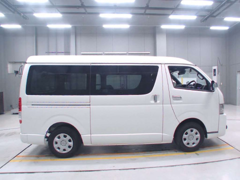 2019 Toyota Regiusace Van TRH211K[2]