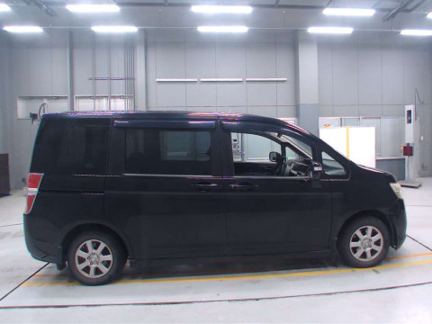 2010 Honda Step WGN RK1[2]