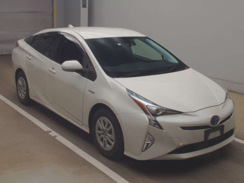 2018 Toyota Prius ZVW50[2]