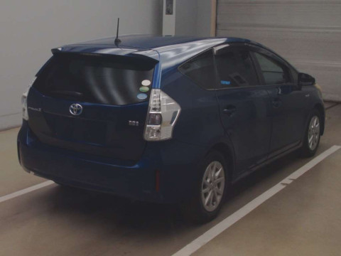 2012 Toyota Prius alpha ZVW40W[1]