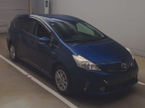 2012 Toyota Prius alpha ZVW40W[2]