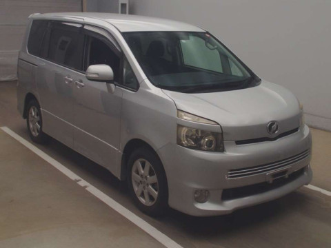 2009 Toyota Voxy ZRR70W[2]