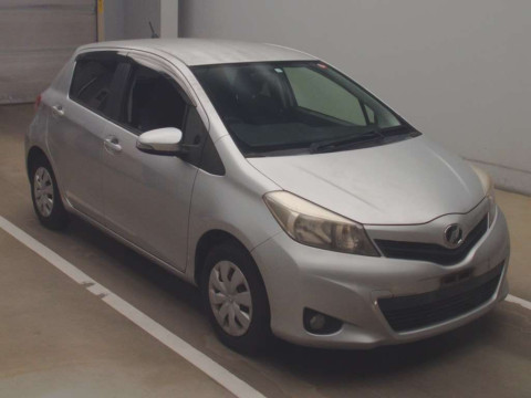 2013 Toyota Vitz NSP130[2]