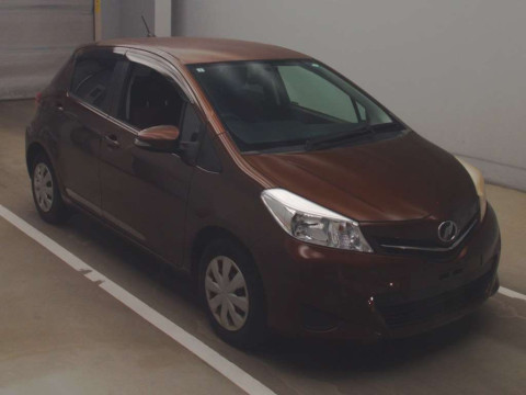 2011 Toyota Vitz NSP130[2]