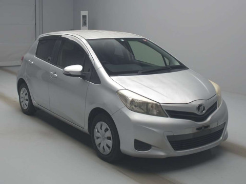 2013 Toyota Vitz NSP130[2]