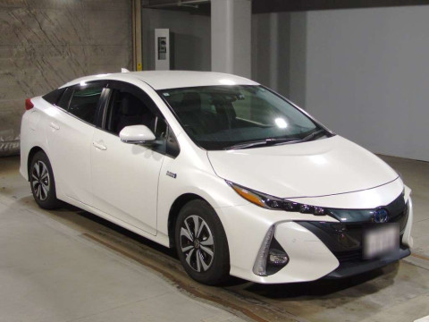 2019 Toyota Prius PHV ZVW52[2]