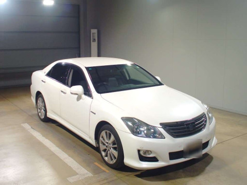 2010 Toyota Crown Hybrid GWS204[2]