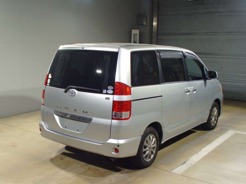 2006 Toyota Noah AZR60G[1]