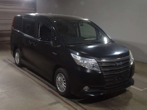 2015 Toyota Noah ZWR80G[2]