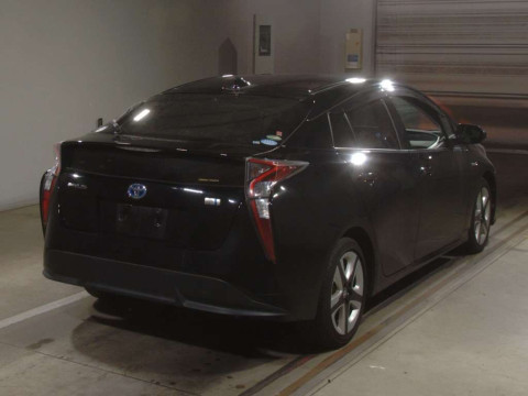 2016 Toyota Prius ZVW50[1]