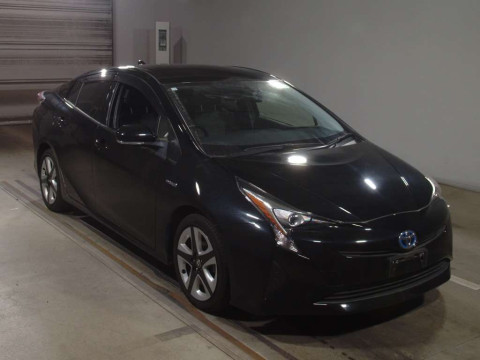 2016 Toyota Prius ZVW50[2]