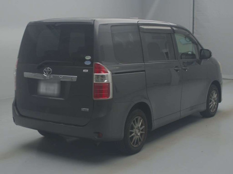 2010 Toyota Noah ZRR70G[1]