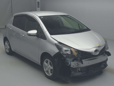 2015 Toyota Vitz NSP130[2]