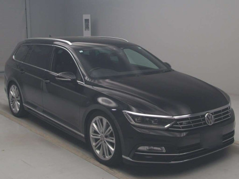 2017 Volkswagen Passat Variant 3CCHH[2]